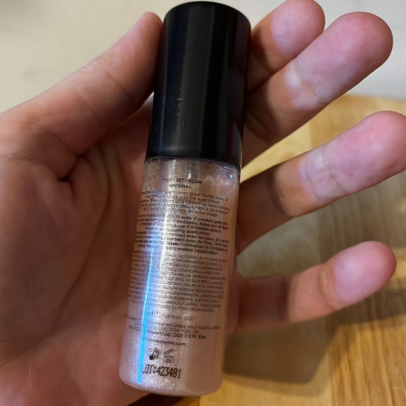 Mini size Iconic London Prep-Set-Glow Hydrating Glowy Setting Spray NEW - Picture 4 of 5
